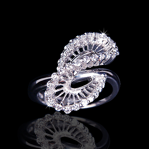 Unique .61 tcw Diamond Ring