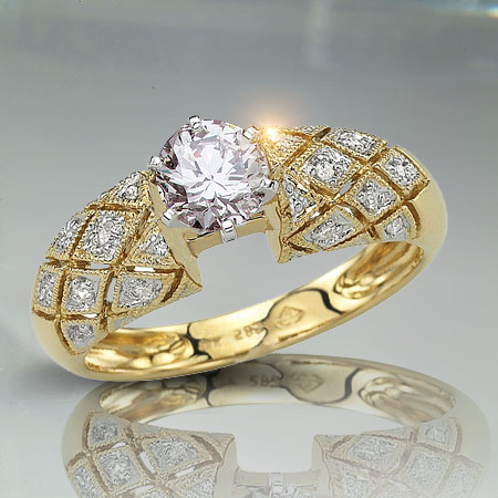 1.05 TCW Elegant Diamond Engagement Ring
